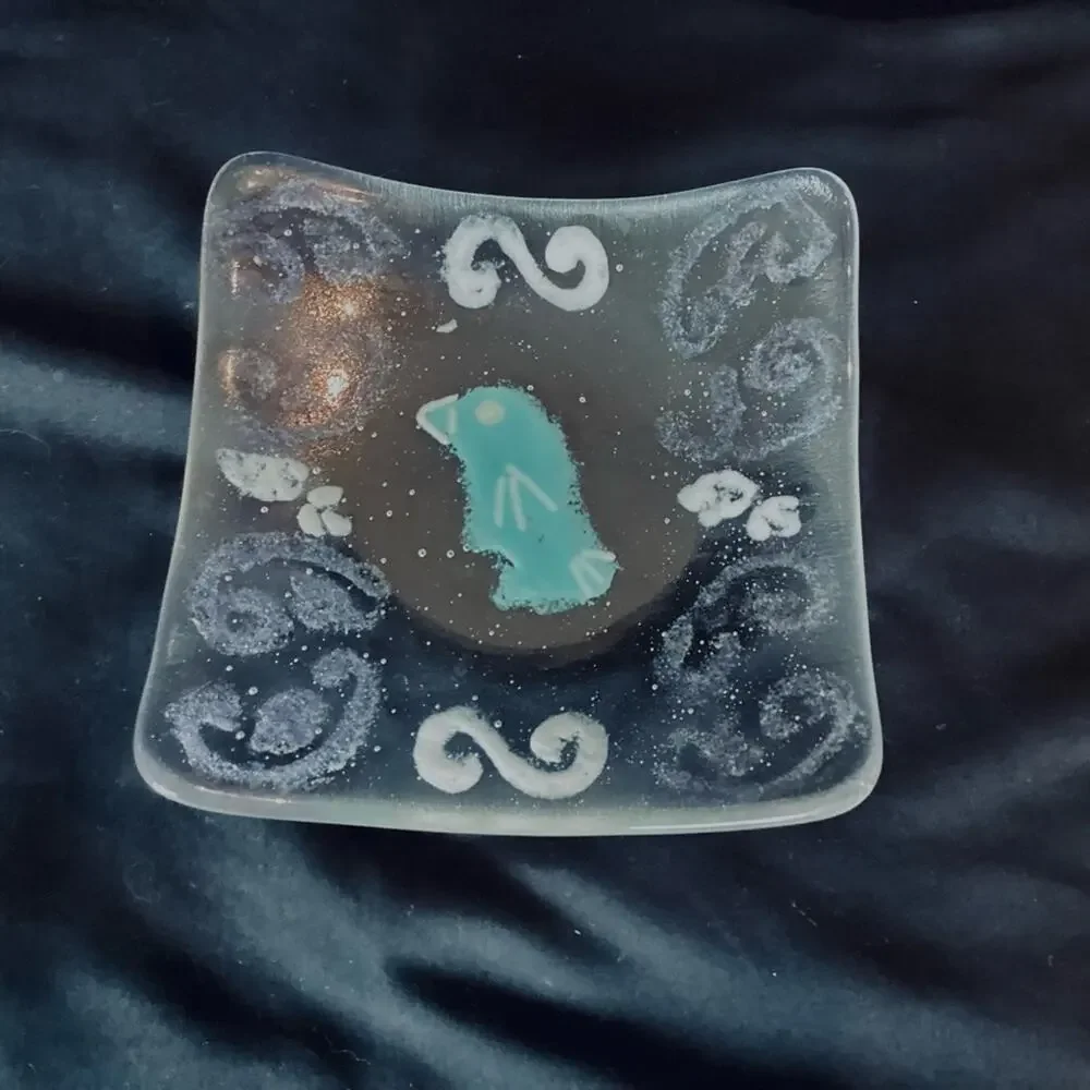 Curved square glass trinket dish - Picture 3 of 6